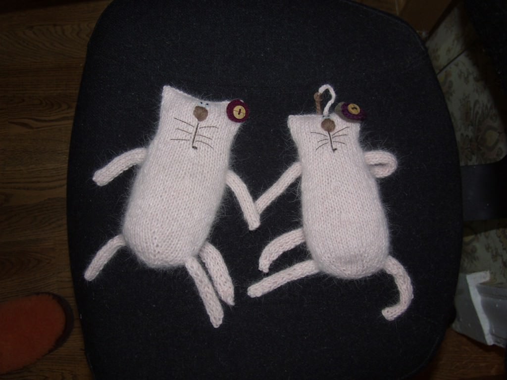 Кот вязаный Новогодний