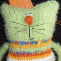 Кот вязаный Новогодний