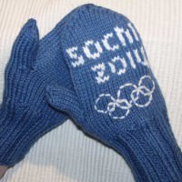 Вязаные варежки ручной работы с Олимпийской символикой "Сочи-2014"