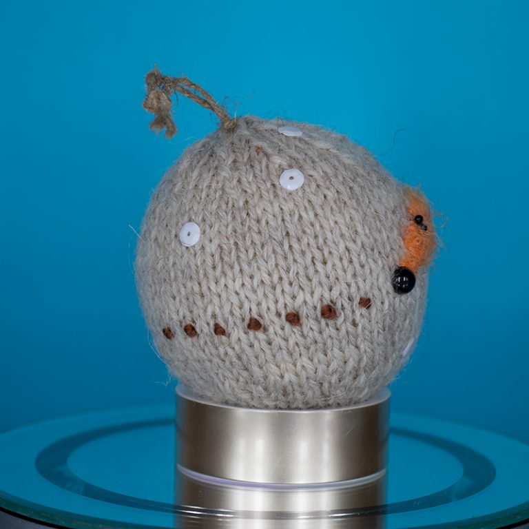 Вязаные шарики с собаками — Новогодние/ Рождественские елочные игрушки